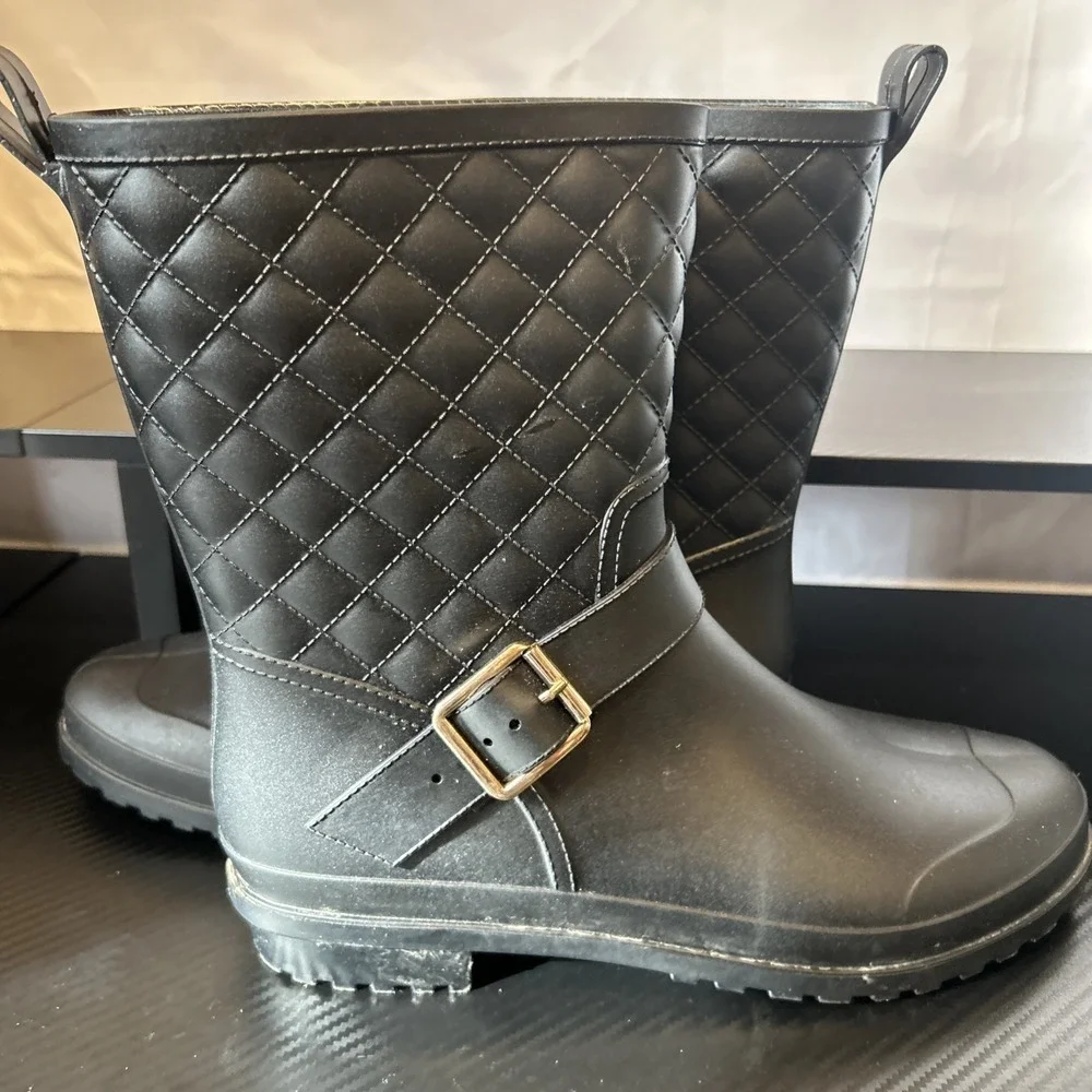 Capelli Women's New York Quilted Mid Calf Rain Boots. Preowned‎ Size 10